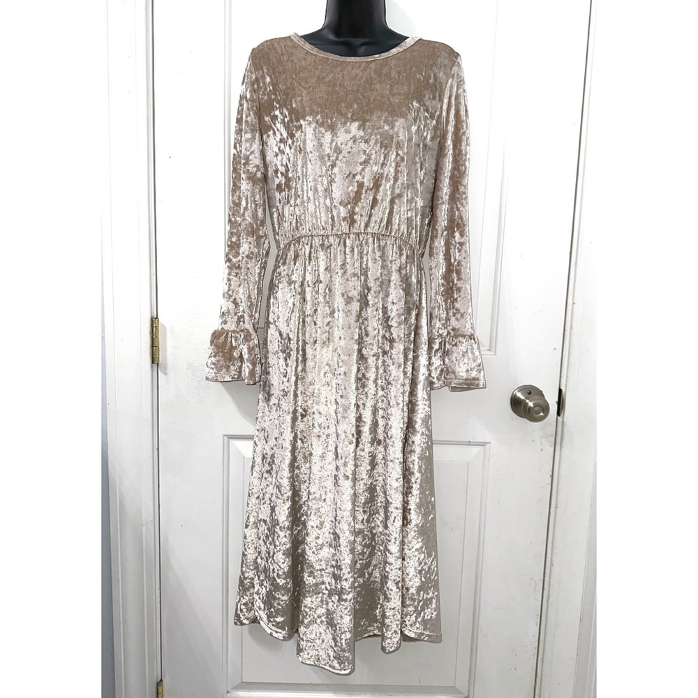 Fantastic Fawn Beige/Cream Crushed Velvet Midi Dress size Large